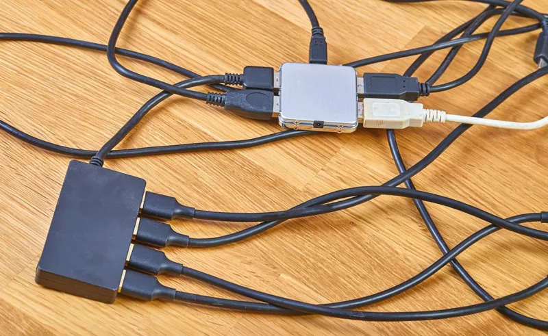 USB cables connected and managed with various devices.