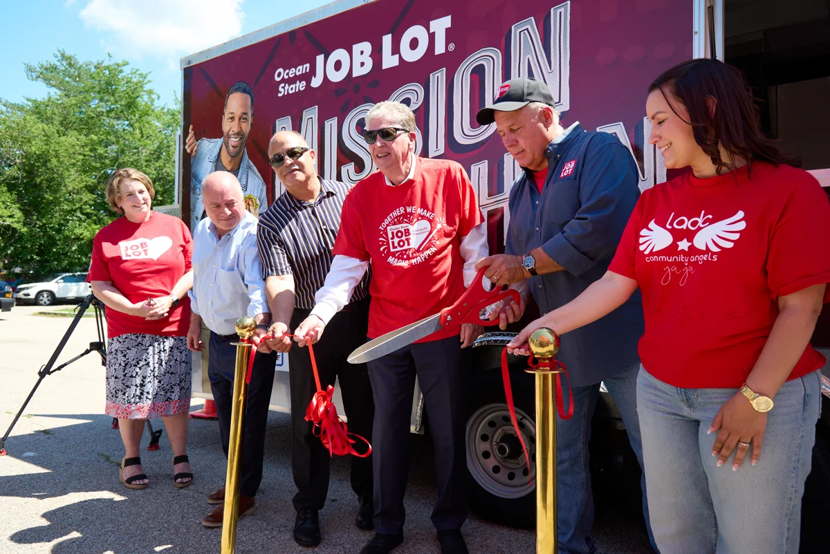 Rhode Island city and state officials, community partners, along with Ocean State Job Lot’s Charitable Foundation, at the John H. Rollins Recreation Center’s Mission Kitchen event in Providence, RI.